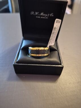 Triton
Men's Black Tread Design Band in Tungsten Carbide